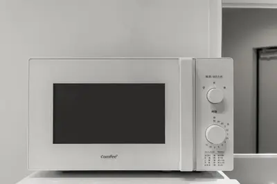 a microwave oven sitting on top of a counter at 4\u540d\u5bbf\u6cca \u897f\u65b0\u5bbf\u30a2\u30d1\u30fc\u30c8\u30e1\u30f3\u30c8 in Tokyo