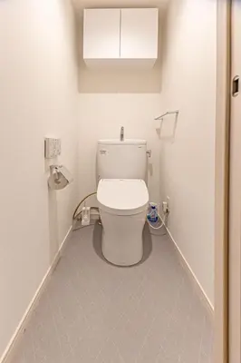 a bathroom with a white toilet in a room at SUNRISE STAY Ebisu in Tokyo
