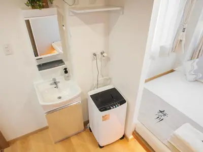 a small bathroom with a sink and a mirror at \u685c\u306e\u5ddd73 \u521d\u53f0\u99c55\u5206 2-4\u4eba\u4e285 minute from Hatsudai 2-4 people in Tokyo
