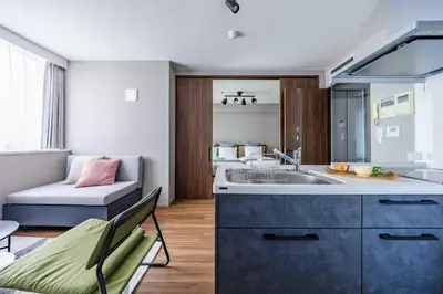 a kitchen with a sink and a couch in a room at \u30b7\u30c6\u30a3\u30c6\u30e9\u30b9\u8d64\u5742 in Tokyo