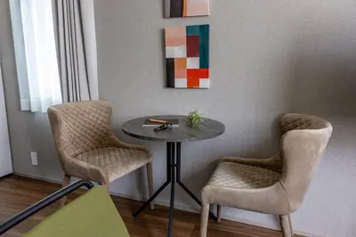 a table with two chairs and a table with a table at \u30b7\u30c6\u30a3\u30c6\u30e9\u30b9\u8d64\u5742 in Tokyo