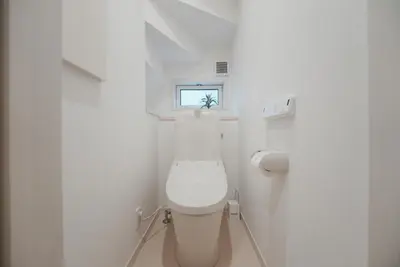 a white bathroom with a toilet with a window at Dorothy Inn Spacious 4LDK New Build 97sqm Up to 10 Guests Free Private Parking Near JR Higashi Jujo Station 3 Minute Walk in Tokyo