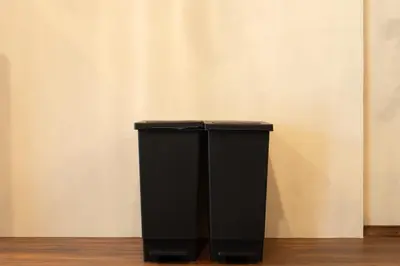 a black trash can sitting in front of a wall at \u548c\u6c17\u4f1a\u3005\u690e\u540d\u753a Wakiaiai Shiinamachi in Tokyo