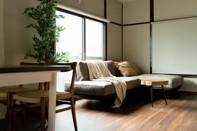 a living room with a couch and a table at \u548c\u6c17\u4f1a\u3005\u690e\u540d\u753a Wakiaiai Shiinamachi in Tokyo