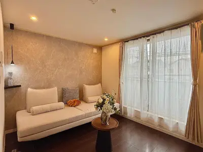 a living room with a couch and a window at \u6c60\u888b\u5168\u65b0\u72ec\u7acb3\u5c42\u522b\u5885 3\u5ba41\u53851\u6d74\u5ba42\u536b\u751f\u95f4 \u6700\u59278\u4eba max 8P \u8f66\u7ad98\u5206\u949f 8mins to ST \u94f6\u5ea7 \u65b0\u5bbf \u6d89\u8c37 \u6c60\u888b \u4e1c\u4eac\u76f4\u901a in Tokyo