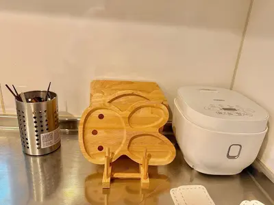 a toilet with a wooden seat sitting next to it at \u6c60\u888b\u5168\u65b0\u72ec\u7acb3\u5c42\u522b\u5885 3\u5ba41\u53851\u6d74\u5ba42\u536b\u751f\u95f4 \u6700\u59278\u4eba max 8P \u8f66\u7ad98\u5206\u949f 8mins to ST \u94f6\u5ea7 \u65b0\u5bbf \u6d89\u8c37 \u6c60\u888b \u4e1c\u4eac\u76f4\u901a in Tokyo