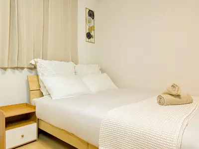a bedroom with two beds with white sheets at Spacious 2BR TownHouse, Central Shinjuku City in Tokyo