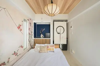 a bedroom with a bed and a chandelier at Sakura RYOKAN MEJIRO2 in Tokyo