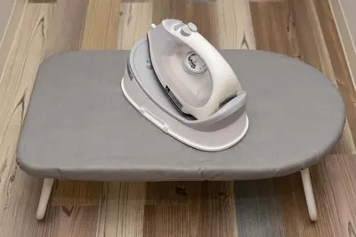 a white iron sitting on top of a table at \u30a2\u30f3\u30c9\u30b9\u30c6\u30a4\u5f25\u751f\u753a4\u4e01\u76ee101 in Tokyo