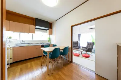 a kitchen and dining room with a table and chairs at \u30a2\u30f3\u30c9\u30b9\u30c6\u30a4\u5341\u6761\u4ef2\u539f1\u4e01\u76ee in Tokyo