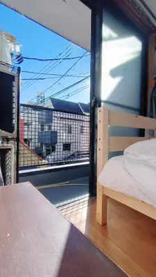 a bedroom with a bed and a large window at Shinjuku 2bed rooms sunny apart ment#2\u5ba41\u5385\u9633\u5149\u516c\u5bd3#\u9ad8\u901f\u65e0\u9650\u5236\u7f51\u8def2#1 in Tokyo