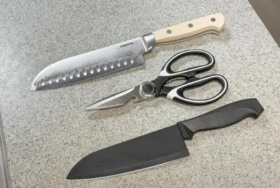 a pair of scissors and a knife on a counter at -Belmazon meguro402- 7 minutes to Shibuya Station in Tokyo