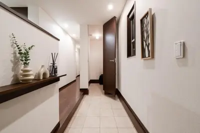 a hallway with white walls and a door with vases at GC TOKYO Shinjuku-Ochiai in Tokyo