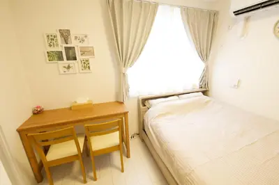 a bedroom with a bed and a desk and a window at \u30aa\u30fc\u30d6\u30ea\u30aa\u30f3\u6075\u6bd4\u5bff203 in Tokyo
