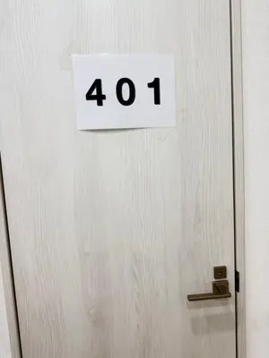 a sign on a door with the number on it at PUZZLE hotel 401 in Tokyo