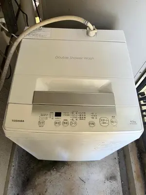 a white fax machine sitting on a table at \u6e0b\u8c37\u533a\u3067\u306e\u5bbf\u6cca\u65bd\u8a2d \u99c5\u304b\u30893\u5206 in Tokyo