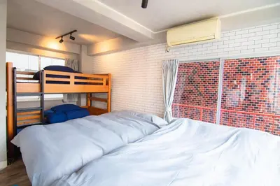 a bedroom with a bed and bunk beds and a window at monthly \u30b7\u30e3\u30c8\u30ec\u30fc\u4ee3\u3005\u6728 in Tokyo