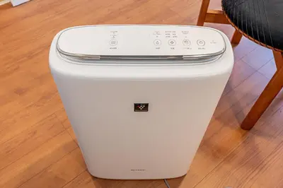 a white cooler sitting on the floor next to two chairs at KAKURE Yahiro 3-Chome New 2LDK House,Washer-Dryer & Free Parking,1 Stop to Skytree in Tokyo