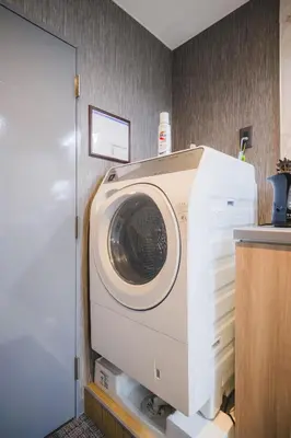 a washer and dryer sitting in a kitchen at Stay Chill Toranomon in Tokyo