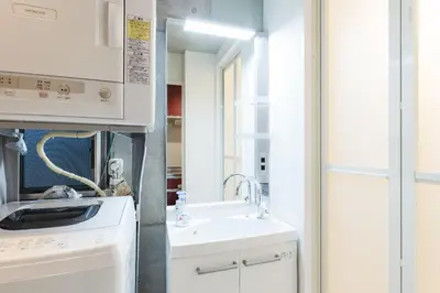 a kitchen with a sink and a washing machine at Apro Stay \u54c1\u5ddd\u685c\u30d2\u30eb\u30ba11 in Tokyo