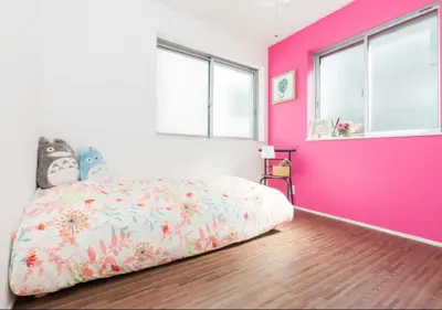 a bedroom with a pink wall and a bed at Tokyo Kiyosumi-Shirakawa Family House, 6BR, 2Bath, Sleeps 8 in Tokyo