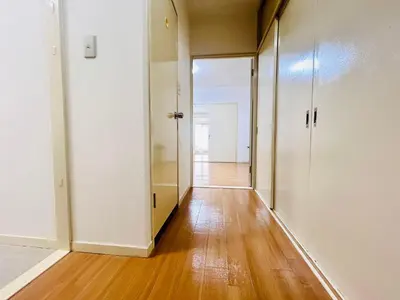 an empty hallway with a door leading to a room at XW-Ikebukuro \u4e2d\u5ddd 306-TS0040 in Tokyo