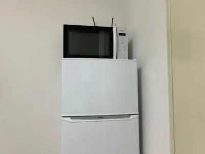 a microwave sitting on top of a white refrigerator at XW-Ikebukuro \u4e2d\u5ddd 306-TS0040 in Tokyo