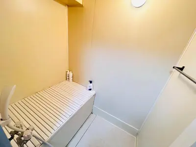 a small room with a bench in a room at XW-Ikebukuro \u4e2d\u5ddd 306-TS0040 in Tokyo