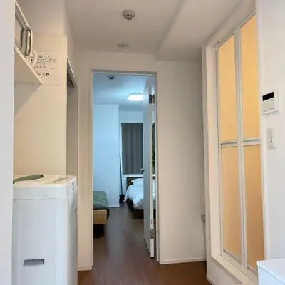 a room with a bed and a door to a room at Naomi\u4e2d\u91ce\u5742\u4e0a\u65b0\u5bbf-NN0126 in Tokyo