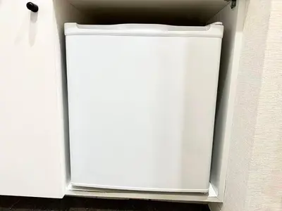 a white refrigerator door is open in a room at D\u65b0\u5bbf\u6700\u4e2d\u5fc3 \u6b4c\u821e\u4f0e\u753a \u4e1c\u65b0\u5bbf4\u5206\u949f max3 in Tokyo