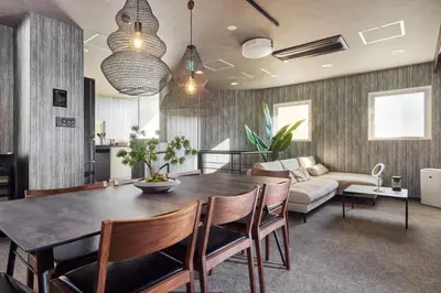 a living room with a table and chairs and a couch at \u30de\u30a4\u30b0\u30ec\u5357\u9752\u5c71 in Tokyo