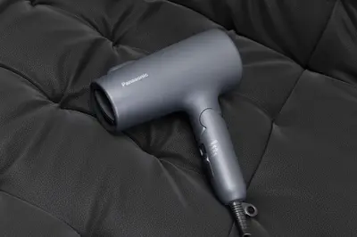 a hair dryer sitting on top of a bed at Tokyo Disneyland\u8eca20\u5206 Shinjuku Akihabara\u96fb\u8eca\u76f4\u901a\u306e\u5927\u6b63\u98a8\u8cb8\u5207\u4e00\u8ed2\u5bb6 in Tokyo