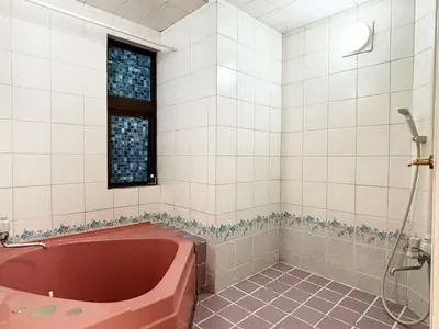 a bathroom with a red tub and a window at \u82b1\u4e43\u90f7\u6c60\u888b4\u4e01\u76ee in Tokyo