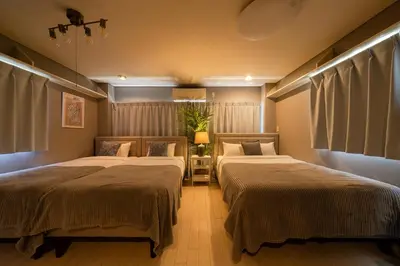 a room with two beds in a room at HOTEL AndPlace Sasaduka in Tokyo