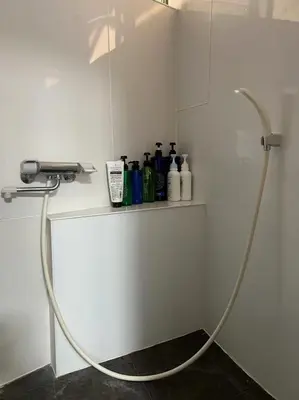 a shower with a hose hooked up to a wall at \u6771\u65b0\u5bbf\u30a8\u30ea\u30a277 in Tokyo