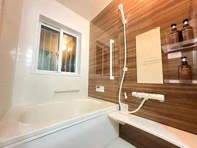 a bathroom with a tub and a window and a sink at Shinjuku Cozy Loft, 2BR, 3DoubleBeds&Living in Tokyo