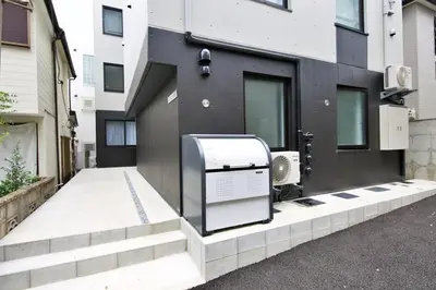 a utility box sitting on the side of a building at \u30aa\u30fc\u30d6\u30ea\u30aa\u30f3\u6075\u6bd4\u5bff201 in Tokyo