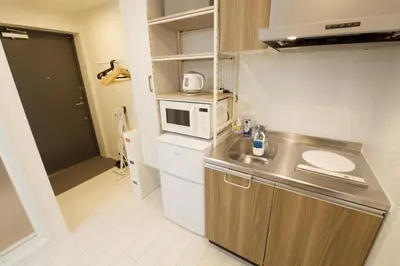 a small kitchen with a sink and a microwave at \u30aa\u30fc\u30d6\u30ea\u30aa\u30f3\u6075\u6bd4\u5bff201 in Tokyo