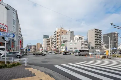 a busy city street with cars and buildings at \u30eb\u30cd\u30b5\u30f3\u30b9\u30b3\u30fc\u30c8\u672c\u6240\u543e\u59bb\u6a4b in Tokyo