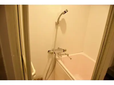 a shower head on a wall in a bathroom at \u30b3\u30f3\u30c6\u30eb\u897f\u4e94\u53cd\u7530303 in Tokyo