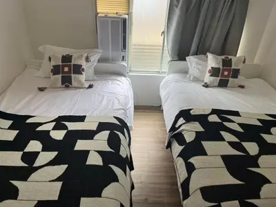 two beds in a small room withskirts at \u9e1f\u8d8a202\u6210\u7530\u7fbd\u7530\u673a\u573a\u76f4\u8fbe\u6b65\u884c8\u5206\u949f\u53ef\u62b5\u8fbe\u6c11\u5bbf\u4f4d\u7f6e\u4f18\u8d8a in Tokyo