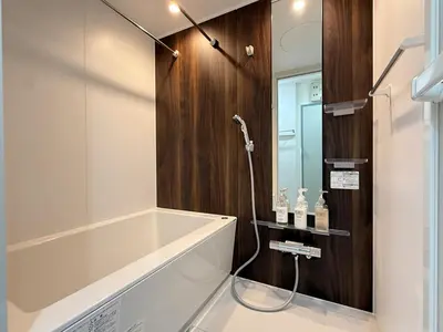 a bathroom with a tub and a shower with a mirror at Moto Sakura 403,2 bedrooms with 4 beds, 6 people, direct access to Narita and Haneda Airports, Asakusa and Ueno area, 5 train lines available, Bicycles free rental in Tokyo