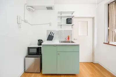 a small kitchen with a sink and a microwave at \u83ca\u5ddd\u99c5\u5f92\u6b69\u516d\u5206 Zaito Kiku House in Tokyo