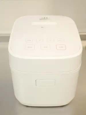a white cooler sitting on top of a counter at 9Stay\u4e0a\u91ce\u5165\u8c37 in Tokyo