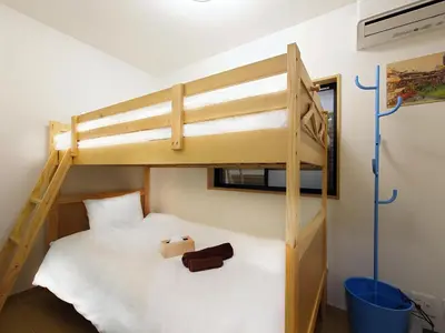 a bunk bed in a room with a bunk bedutenewayewayangering at \u51dc\u68ee Rinmori - \u6700\u59277\u540d\u5bbf\u6cca\u53ef - \u6771\u4eac\u30b9\u30ab\u30a4\u30c4\u30ea\u30fc\u307e\u3067\u5f92\u6b69\u570f\u5185 in Tokyo