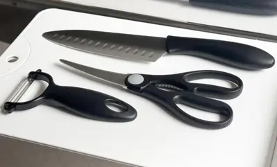 a pair of scissors sitting on top of a table at -Katsura 207- 4 mins to Okubo Station in Tokyo