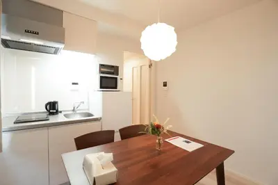 a kitchen and dining room with a wooden table at \u30b0\u30e9\u30f3\u30b7\u30e3\u30ea\u30aa\u7acb\u82b1 in Tokyo