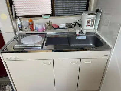 a kitchen with a sink and a counter top at \u6771\u65b0\u5bbf\u30a8\u30ea\u30a2772 in Tokyo