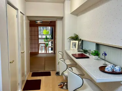 a kitchen with a counter and chairs in a room at \u6771\u65b0\u5bbf\u30a8\u30ea\u30a2772 in Tokyo