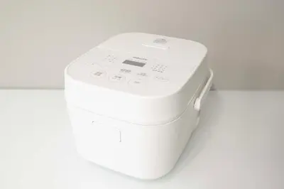 a white wii controller sitting on a table at Ruhe Ikebukuro in Tokyo